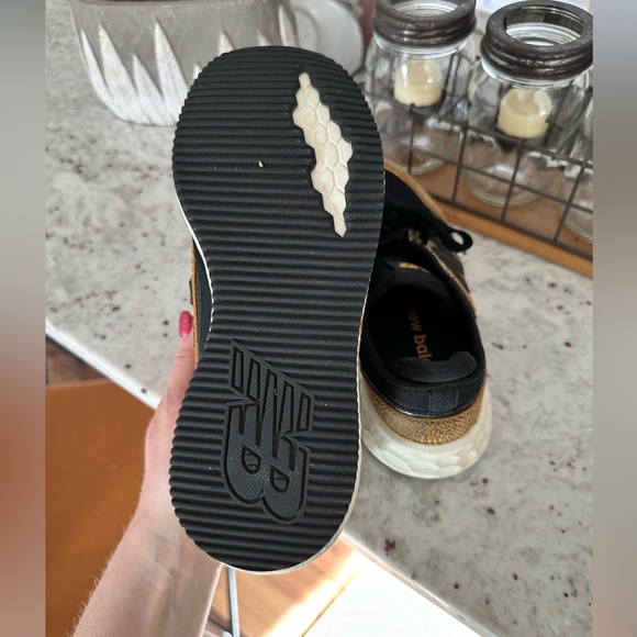 New Balance Fresh Foam X70 Sneaker - Women's sz: 7 - Picture 9 of 10